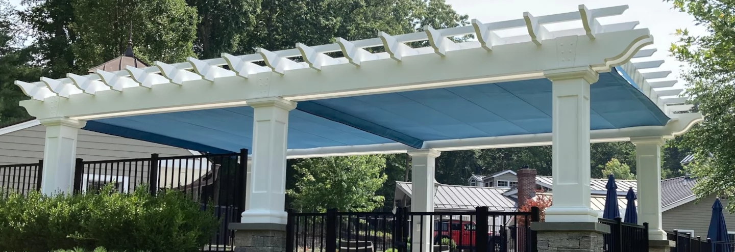 Pergola with retractable shade