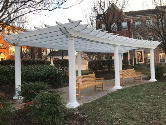 Curved pergola